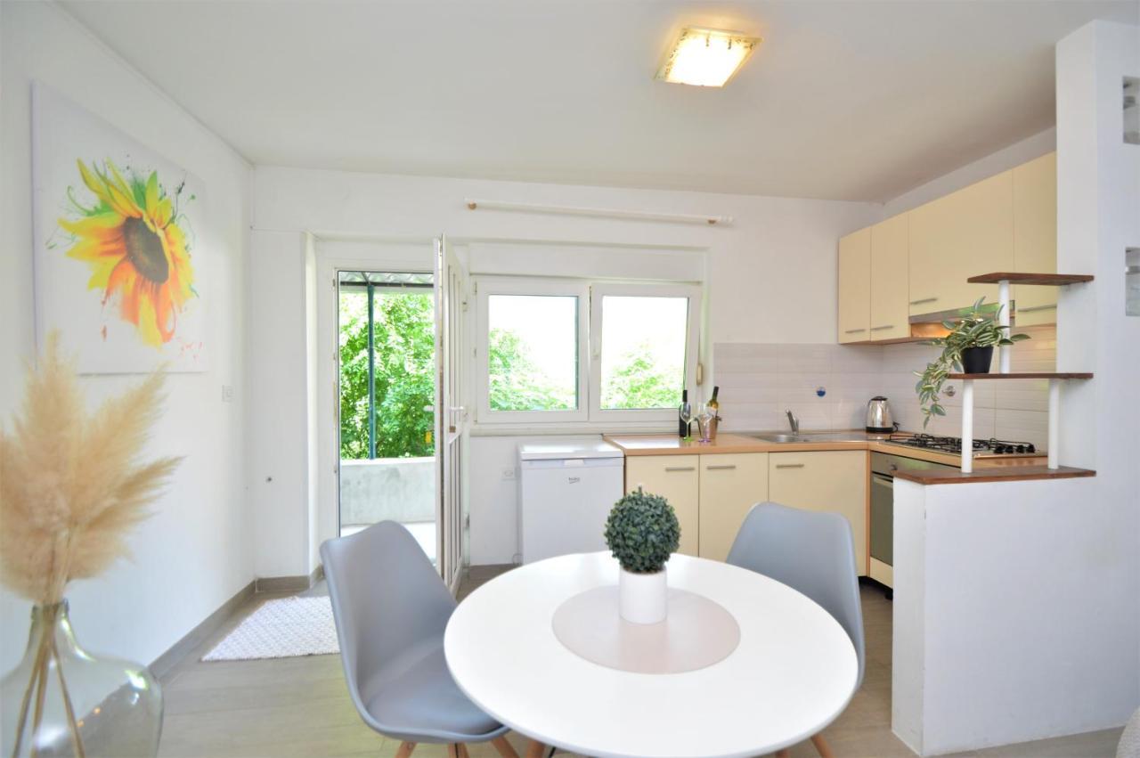 Vinea-parking Included Apartment *
