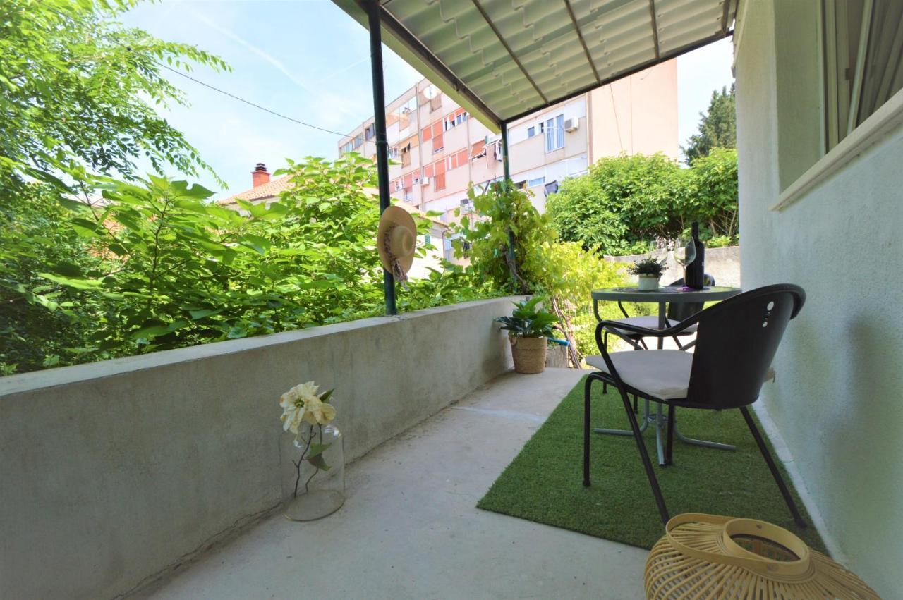 Vinea-parking Included